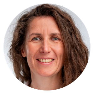 Freundliches Portrait von Mandy Passon, Ihrer Expertin für Hypnose in Rudolstadt.