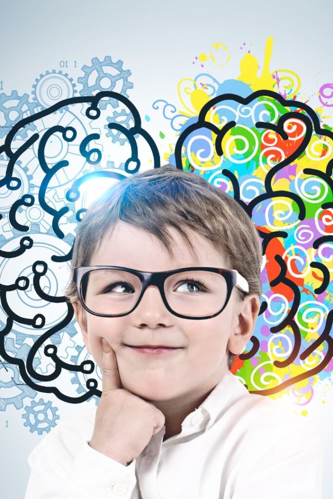 Ein nachdenkliches Kind mit Brille vor einer bunten Gehirn-Grafik symbolisiert die Kraft der Vorstellung bei der Hypnose für Kinder.
